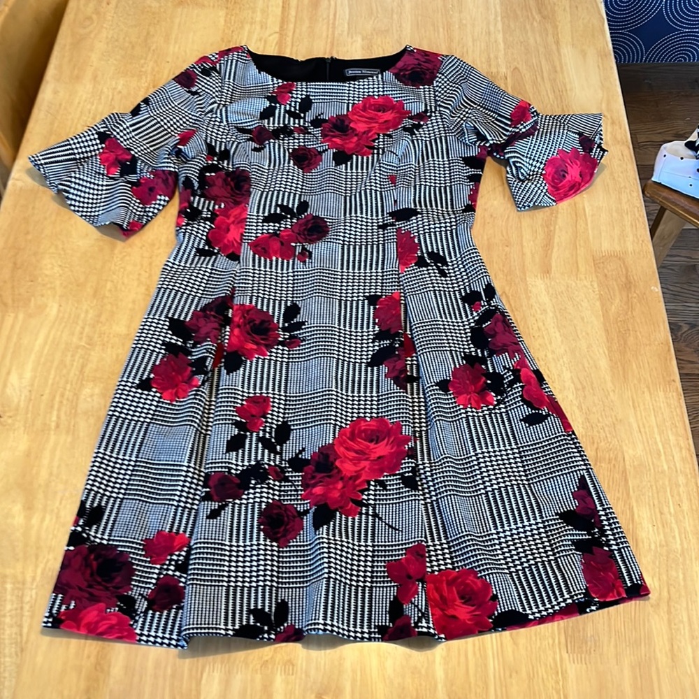 Cute cute cute dress with bell sleeves